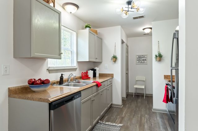 2674 Old Matthews Rd, Nashville, TN 37207