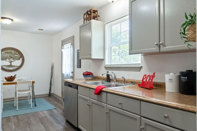 2674 Old Matthews Rd, Nashville, TN 37207