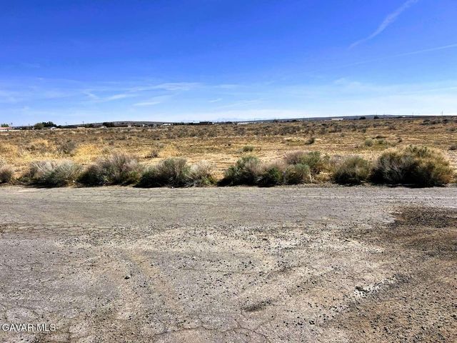 7820 Jacaranda Avenue, California City, CA 93505
