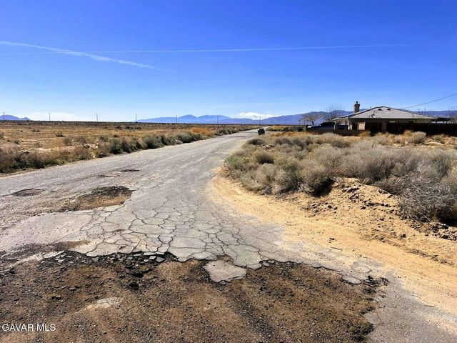 7820 Jacaranda Avenue, California City, CA 93505