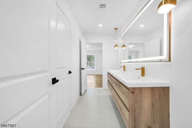 1880 Long Ter, Union Twp., NJ 07083
