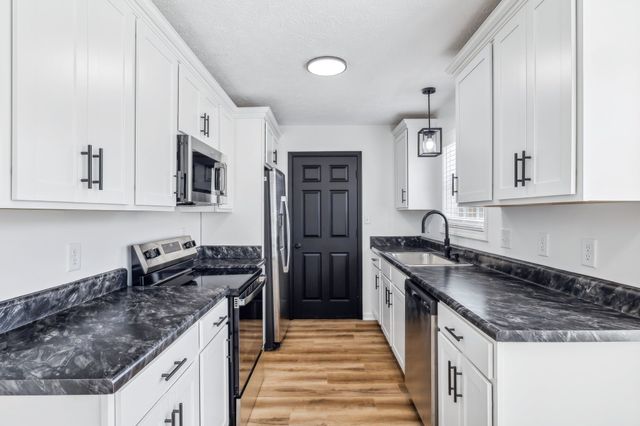 1824 Cottingham Ct, Clarksville, TN 37042
