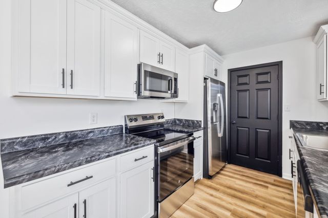 1824 Cottingham Ct, Clarksville, TN 37042