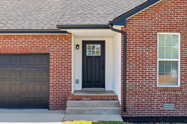 1824 Cottingham Ct, Clarksville, TN 37042