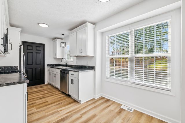 1824 Cottingham Ct, Clarksville, TN 37042