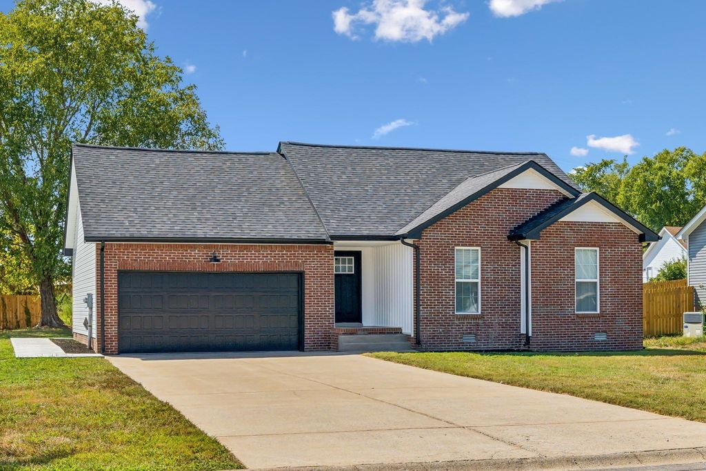 1824 Cottingham Ct, Clarksville, TN 37042