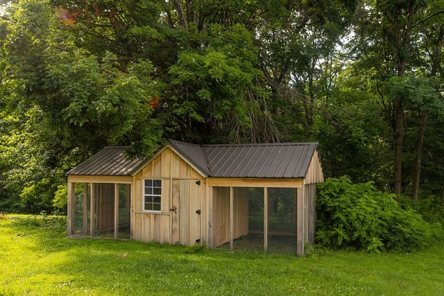 355 Whitson Rd, Bethpage, TN 37022