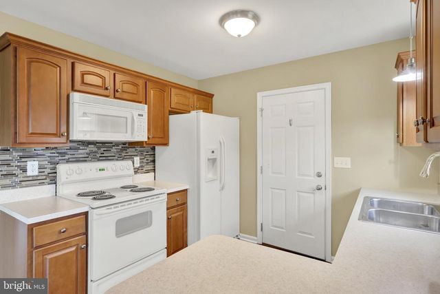13 KINGSBRIDGE CIR, Carlisle, PA 17013
