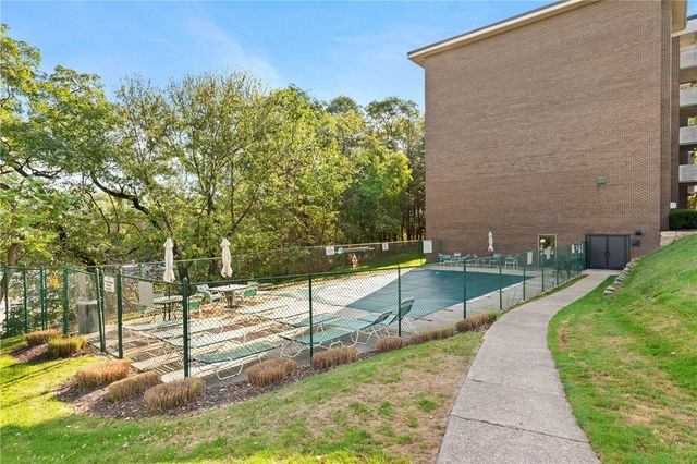 4404 Charlemagne Cir, Ross Twp, PA 15237