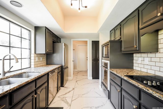 15931 MISSION RDG, San Antonio, TX 78232