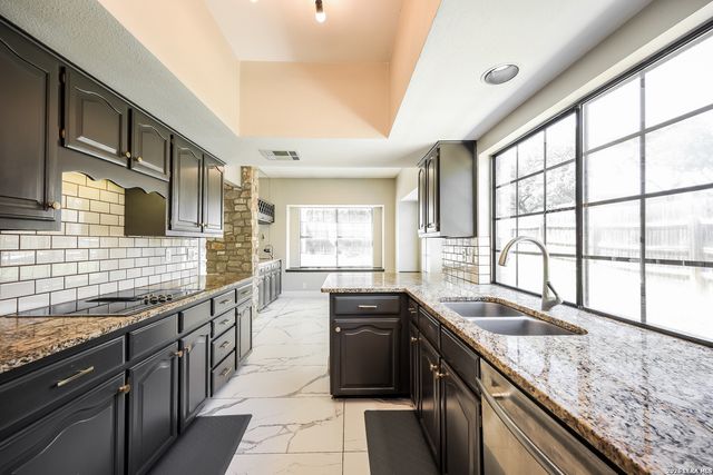15931 MISSION RDG, San Antonio, TX 78232