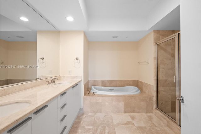 15051 Royal Oaks Lane 2103, North Miami, FL 33181