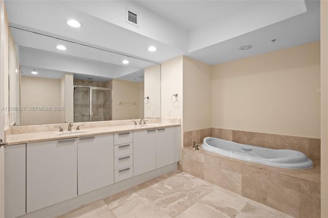 15051 Royal Oaks Lane 2103, North Miami, FL 33181