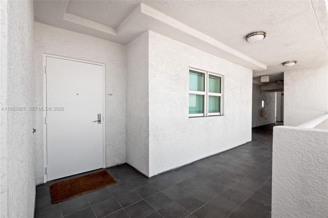 15051 Royal Oaks Lane 2103, North Miami, FL 33181
