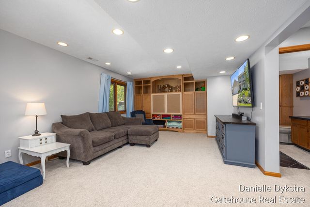 6332 Brookfield Court, Georgetown Twp, MI 49426