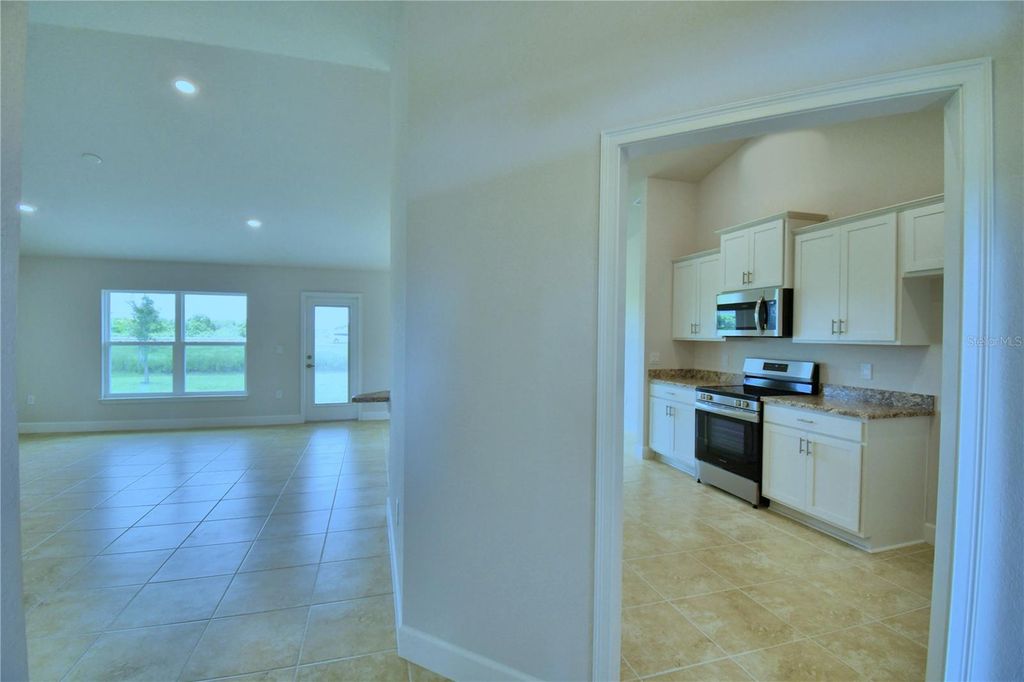 Image 3 of property listing at 4607 CALAMINT LANE, Auburndale, FL 33823