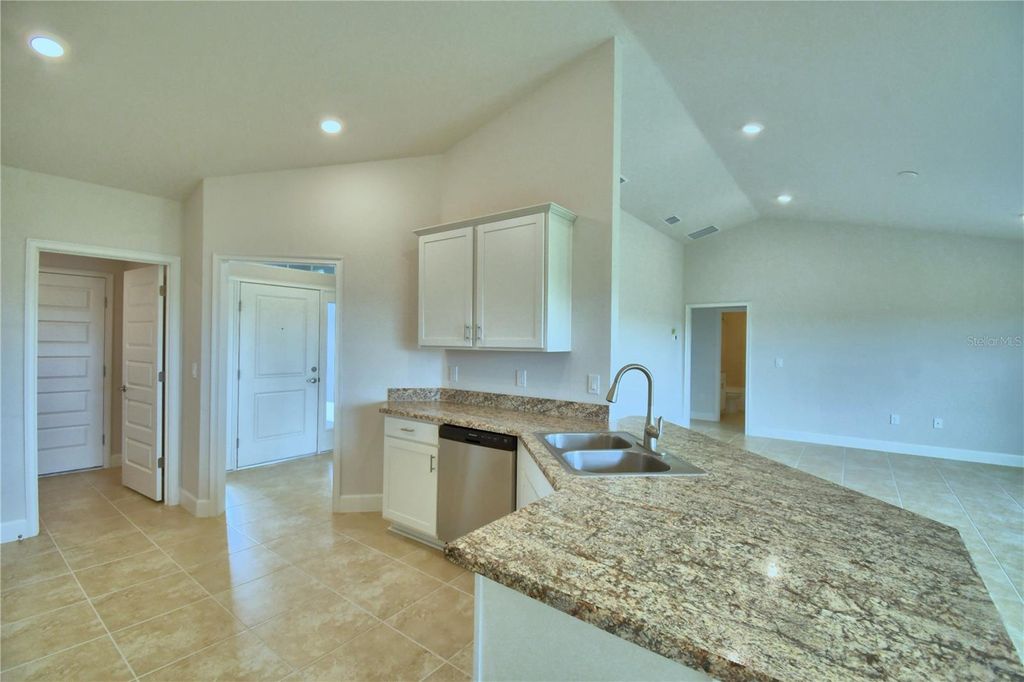 Image 9 of property listing at 4607 CALAMINT LANE, Auburndale, FL 33823