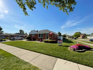 22225 Love Street, St Clair Shores, MI 48082