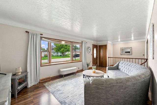 1156 Lindner Drive, Waterloo, IA 50702