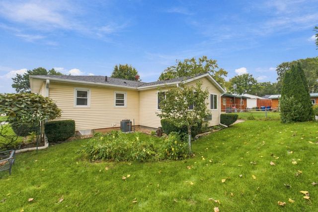 1156 Lindner Drive, Waterloo, IA 50702
