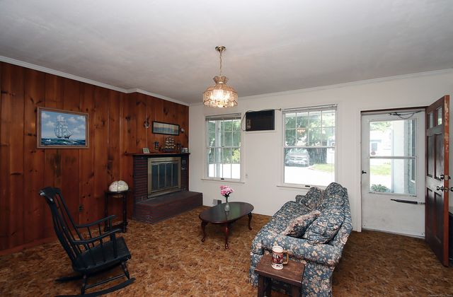 171 Main Street, East Lyme, CT 06357