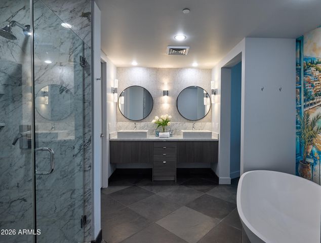140 E RIO SALADO Parkway 207, Tempe, AZ 85281