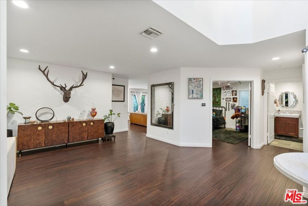 Image 3 of property listing at 12834 Landale Street, Studio City, CA 91604