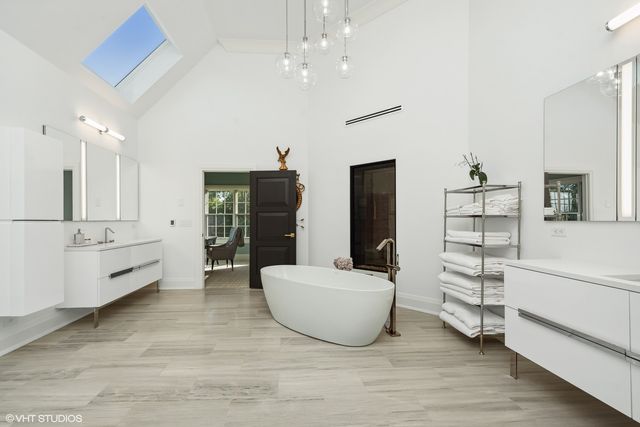 675 Old Barrington Road, North Barrington, IL 60010