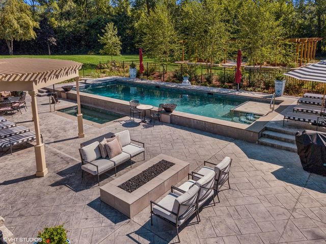 675 Old Barrington Road, North Barrington, IL 60010