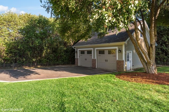 675 Old Barrington Road, North Barrington, IL 60010