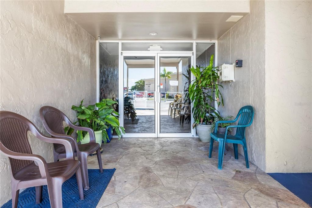 Image 2 of property listing at 3100 HARBOR BOULEVARD 106, Port Charlotte, FL 33952
