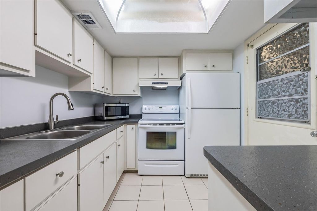 Image 14 of property listing at 3100 HARBOR BOULEVARD 106, Port Charlotte, FL 33952