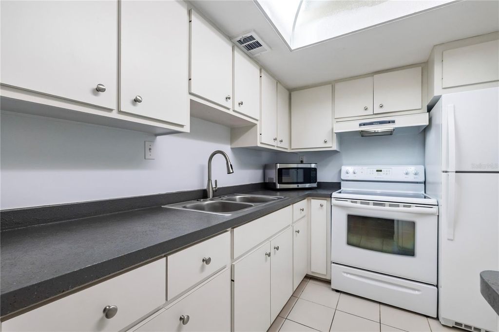 Image 15 of property listing at 3100 HARBOR BOULEVARD 106, Port Charlotte, FL 33952