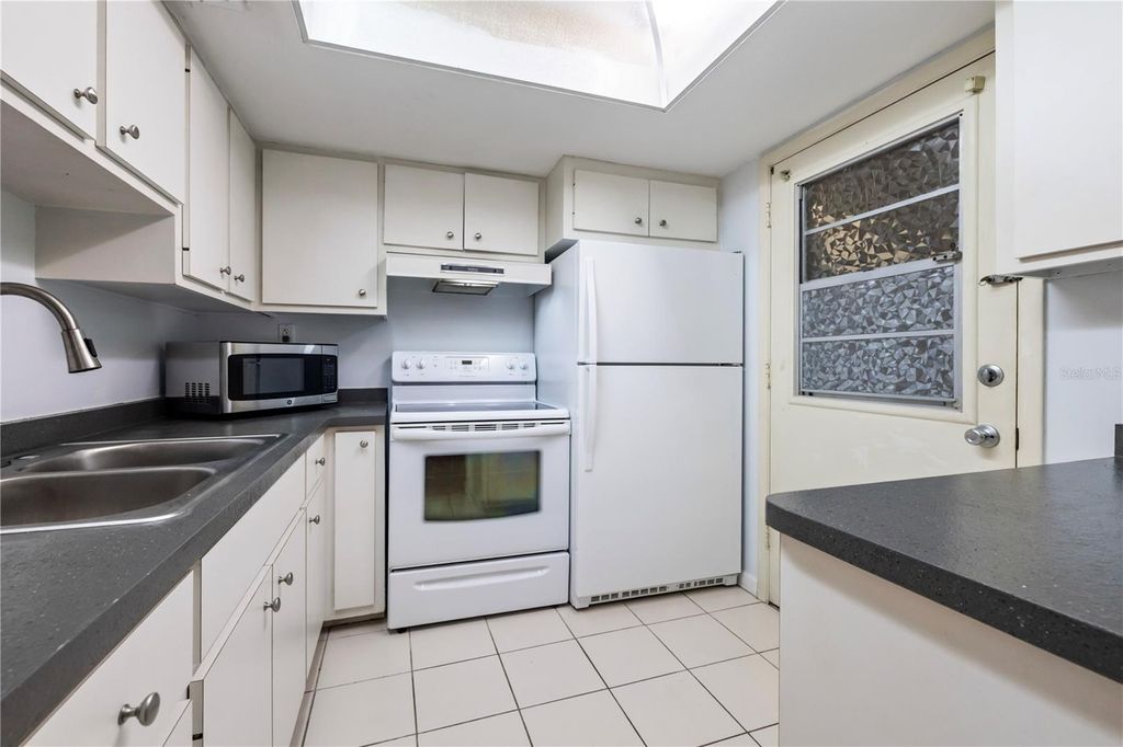 Image 16 of property listing at 3100 HARBOR BOULEVARD 106, Port Charlotte, FL 33952