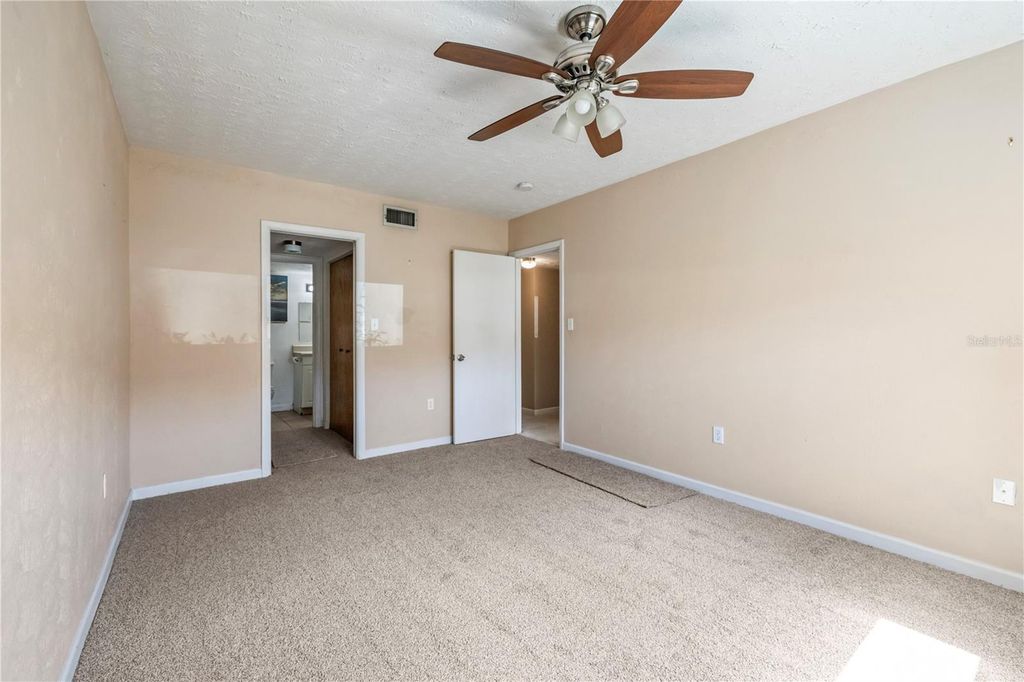 Image 20 of property listing at 3100 HARBOR BOULEVARD 106, Port Charlotte, FL 33952