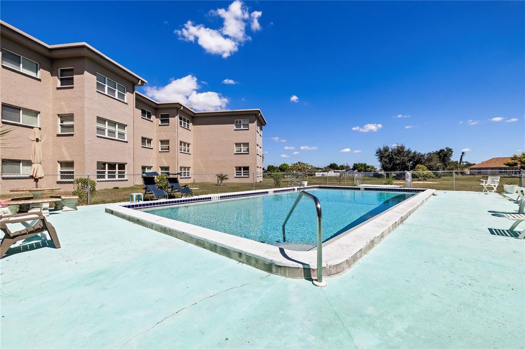 Image 39 of property listing at 3100 HARBOR BOULEVARD 106, Port Charlotte, FL 33952
