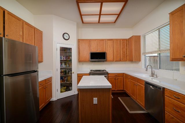 1933 Bastona, Elk Grove, CA 95758