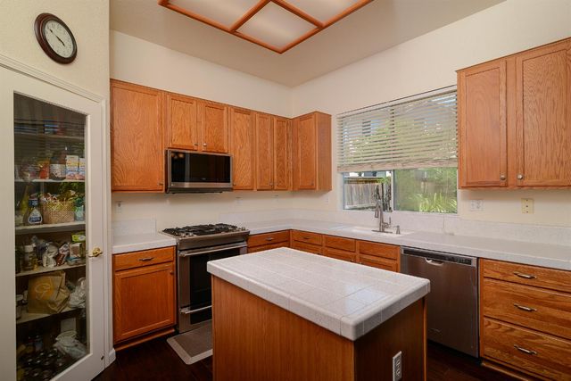 1933 Bastona, Elk Grove, CA 95758