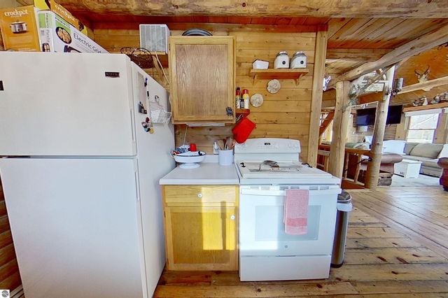 4553 S Paradise, Merritt, MI 49667