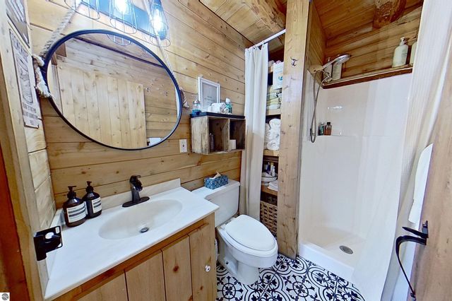 4553 S Paradise, Merritt, MI 49667