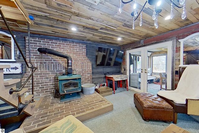 4553 S Paradise, Merritt, MI 49667