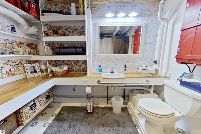 4553 S Paradise, Merritt, MI 49667