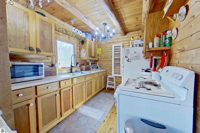 4553 S Paradise, Merritt, MI 49667