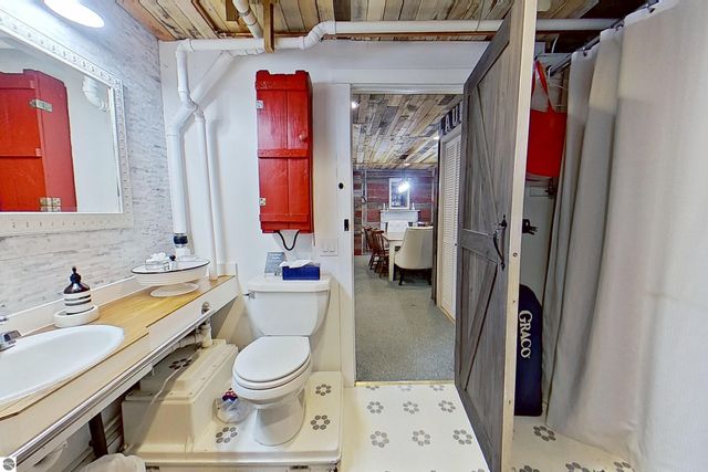 4553 S Paradise, Merritt, MI 49667