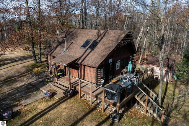 4553 S Paradise, Merritt, MI 49667