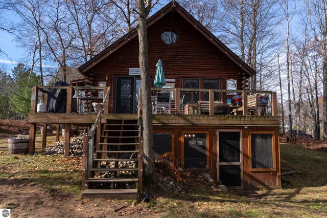 4553 S Paradise, Merritt, MI 49667