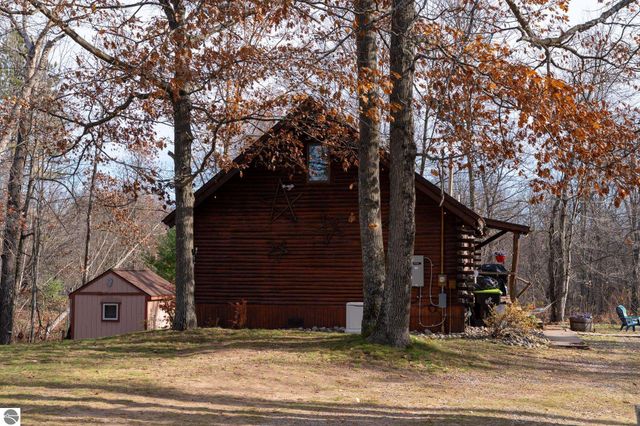 4553 S Paradise, Merritt, MI 49667