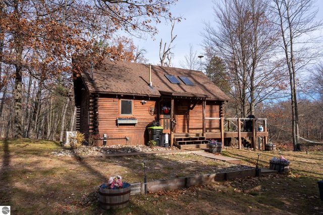 4553 S Paradise, Merritt, MI 49667