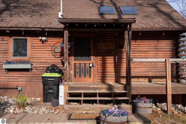 4553 S Paradise, Merritt, MI 49667