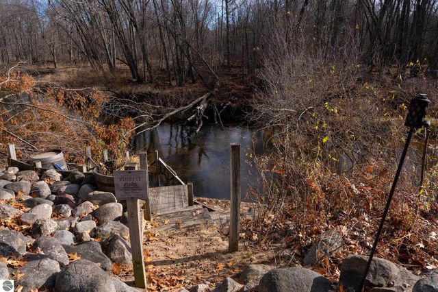 4553 S Paradise, Merritt, MI 49667